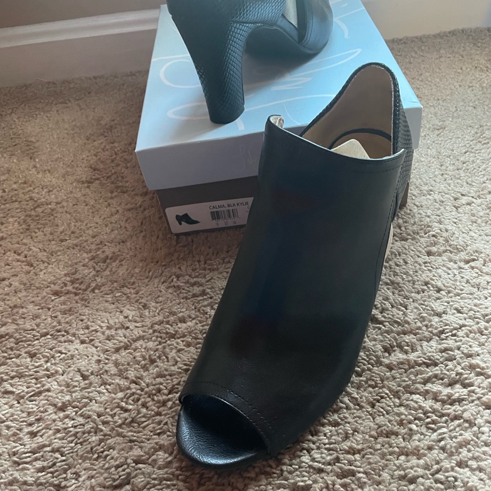 Black LifeStride Soft System Peep Toe Sandal